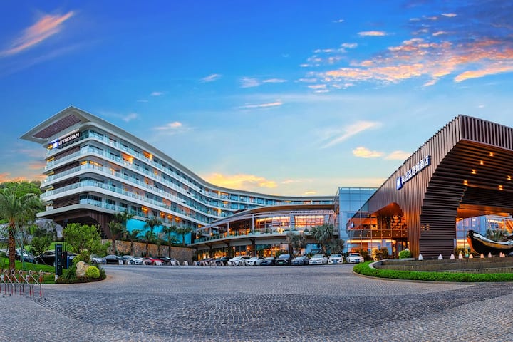 Exterior of Wyndham Wenzhou Cangnan Resort hotel in Wenzhou, Other than US/Canada