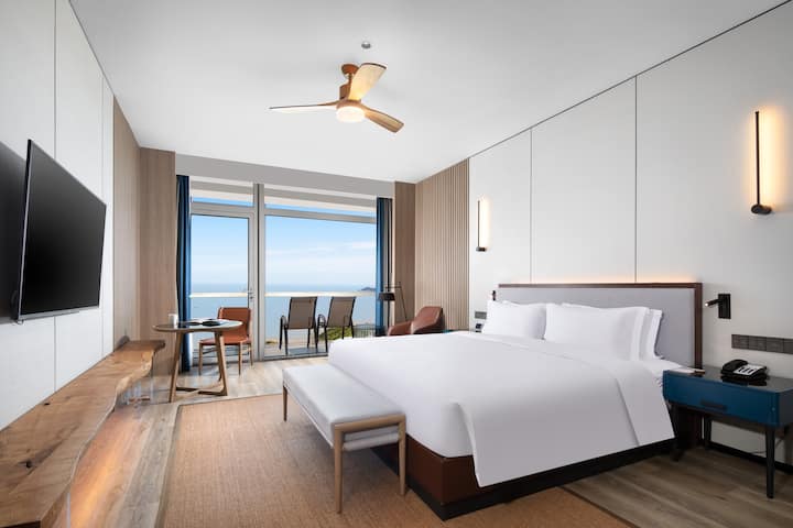 Guest room at the Wyndham Wenzhou Cangnan Resort in Wenzhou, Other than US/Canada