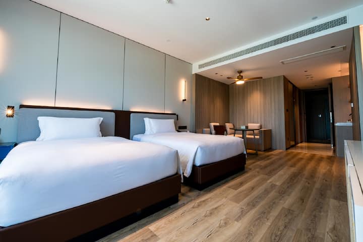 Guest room at the Wyndham Wenzhou Cangnan Resort in Wenzhou, Other than US/Canada