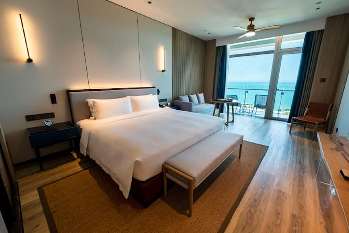 Guest room at the Wyndham Wenzhou Cangnan Resort in Wenzhou, Other than US/Canada