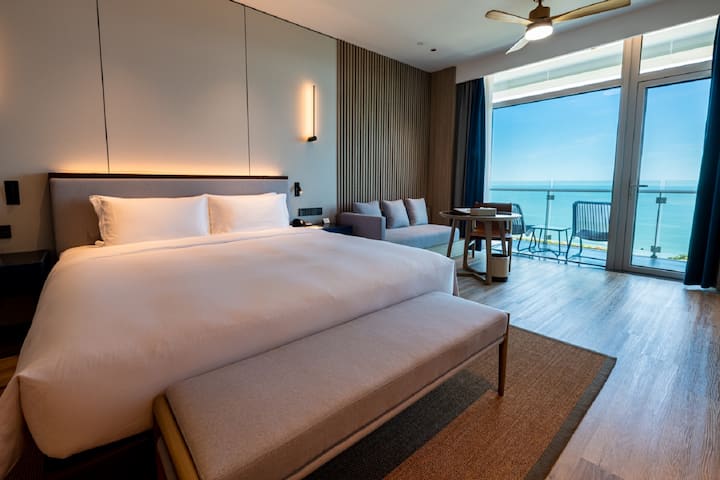 Guest room at the Wyndham Wenzhou Cangnan Resort in Wenzhou, Other than US/Canada