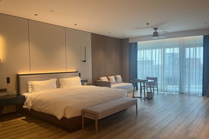 Guest room at the Wyndham Wenzhou Cangnan Resort in Wenzhou, Other than US/Canada