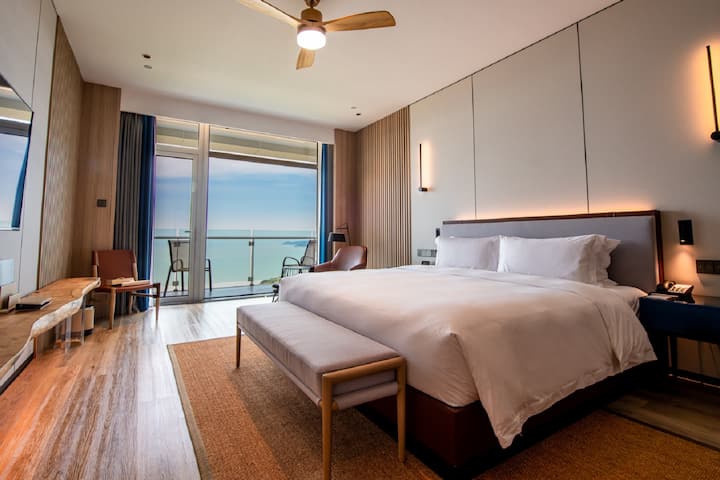 Guest room at the Wyndham Wenzhou Cangnan Resort in Wenzhou, Other than US/Canada