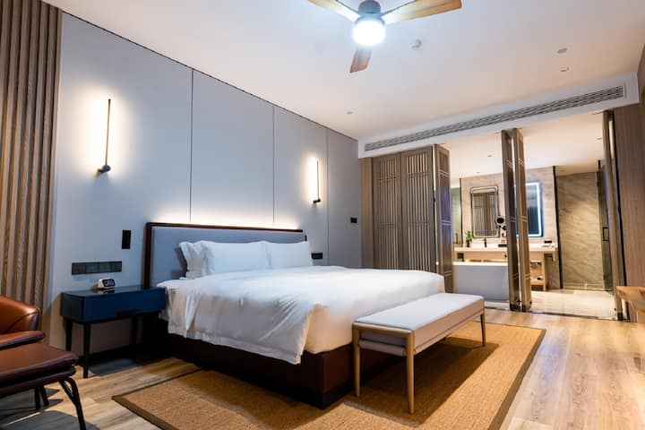 Guest room at the Wyndham Wenzhou Cangnan Resort in Wenzhou, Other than US/Canada