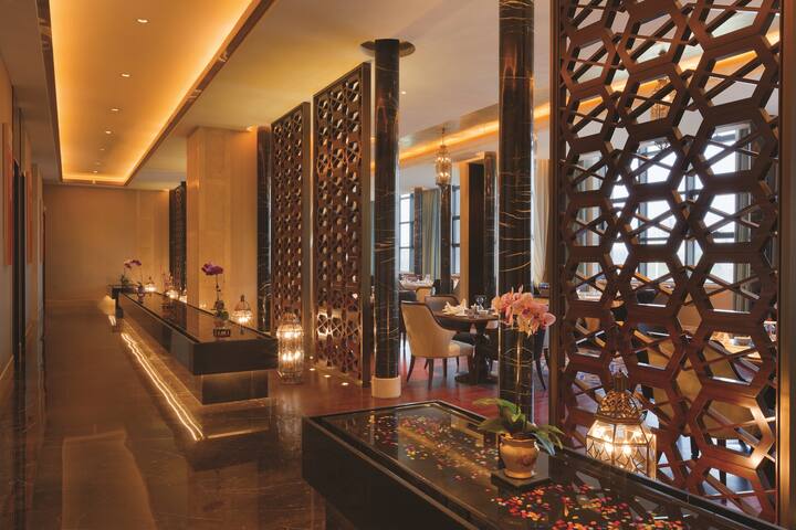 Restaurant bar at Wyndham Urumqi North in Wujiaqu, Other than US/Canada