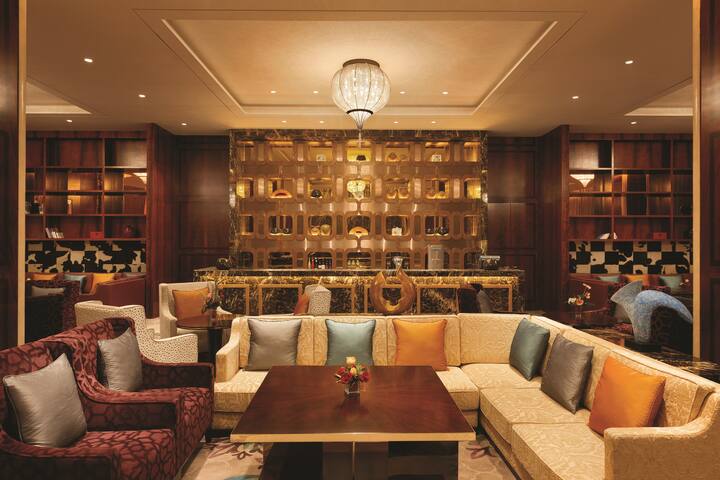 Restaurant bar at Wyndham Urumqi North in Wujiaqu, Other than US/Canada