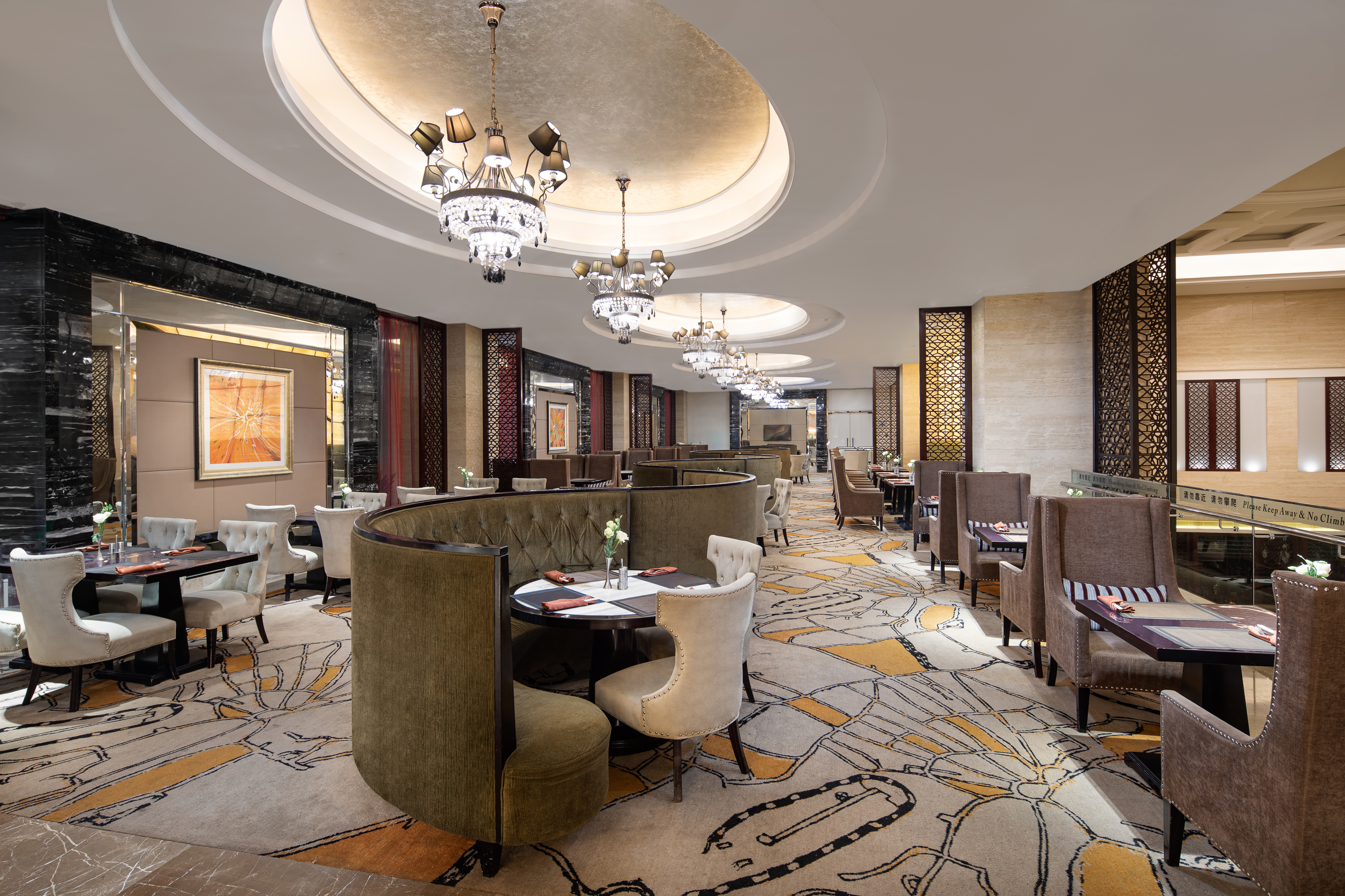 Wyndham Xinyang Downtown cafe in Xinyang, Other than US/Canada