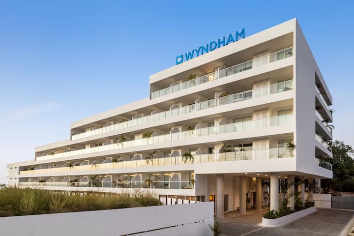 Exterior of Wyndham Santa Marta Aluna Beach hotel in Santa Marta, Other than US/Canada