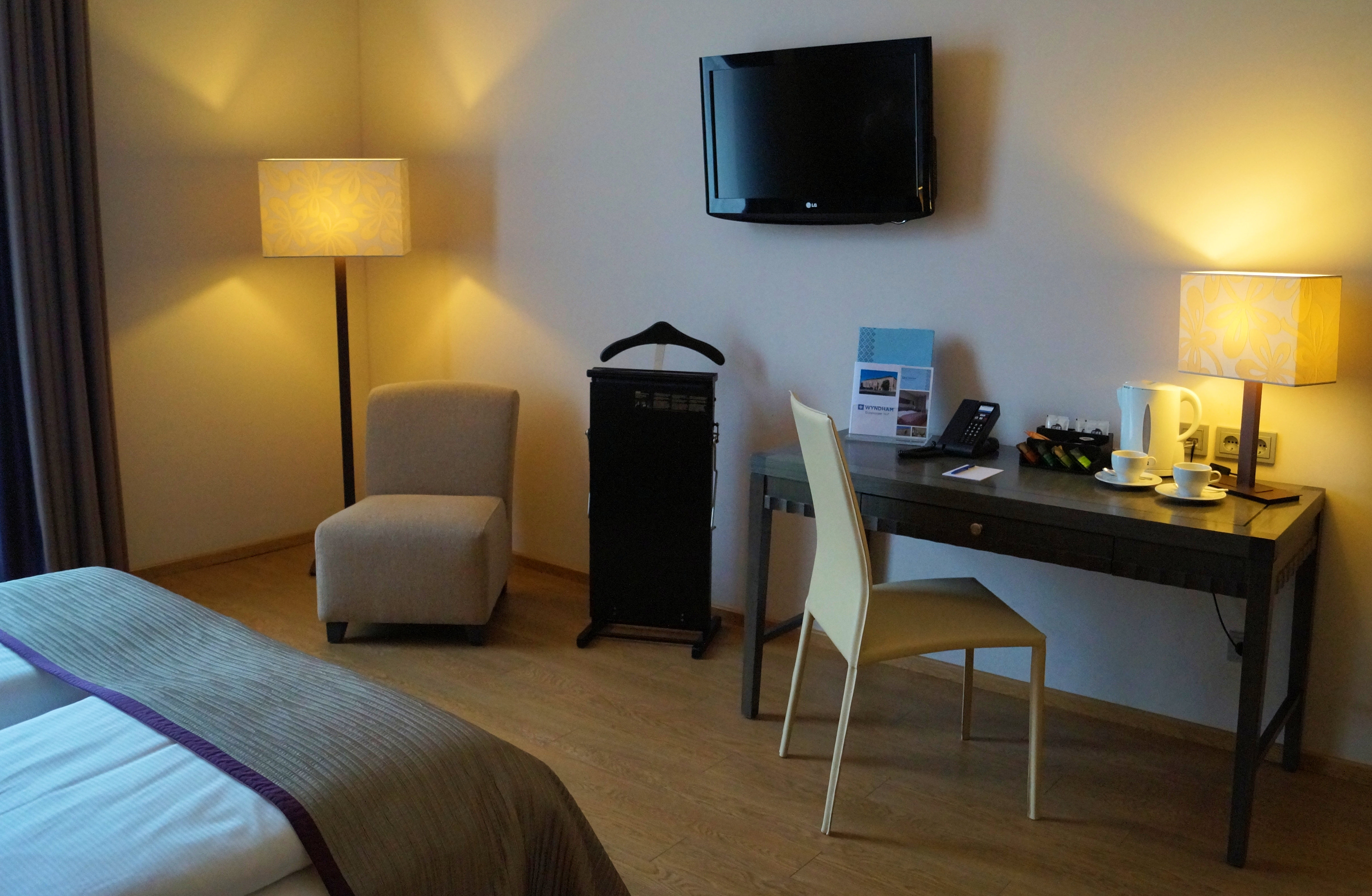 Guest room at the Wyndham Duisburger Hof in Duisburg, Other than US/Canada