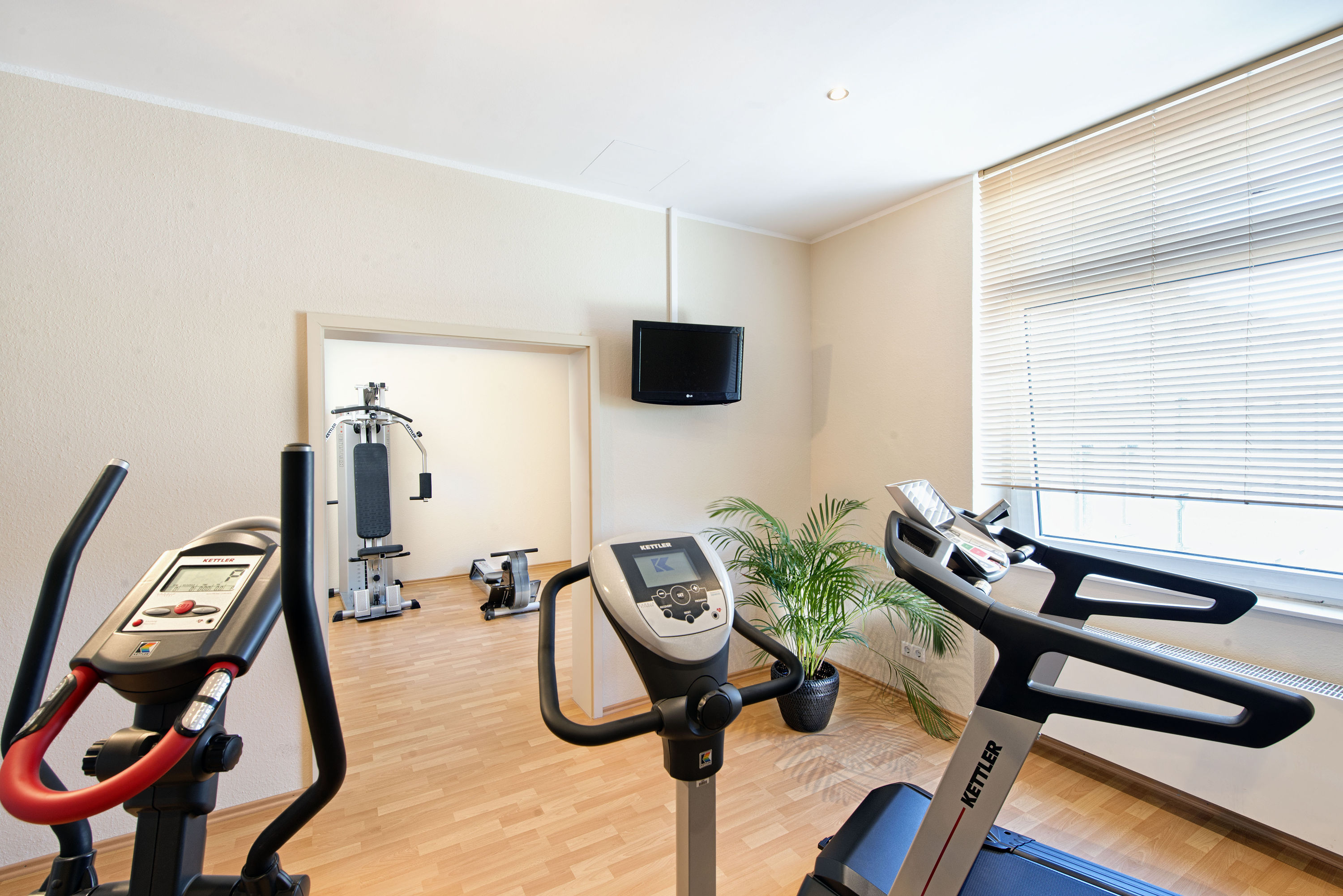 Health club at Wyndham Duisburger Hof in Duisburg, Other than US/Canada