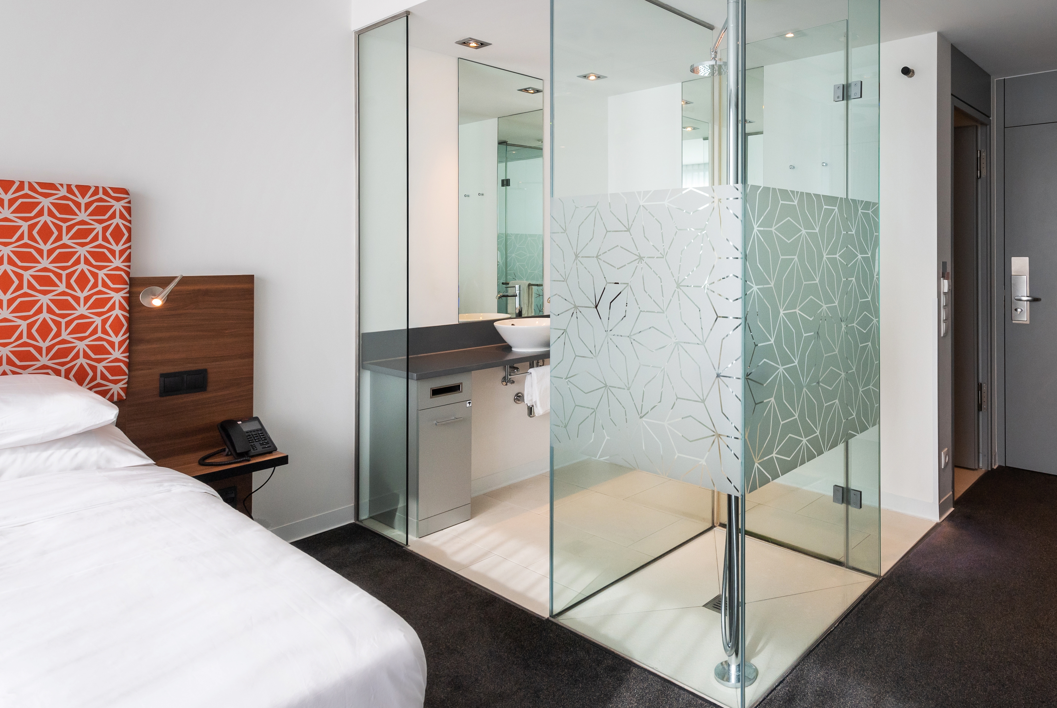 Guest room at the Wyndham Frankfurt Niederrad in Frankfurt am Main, Other than US/Canada