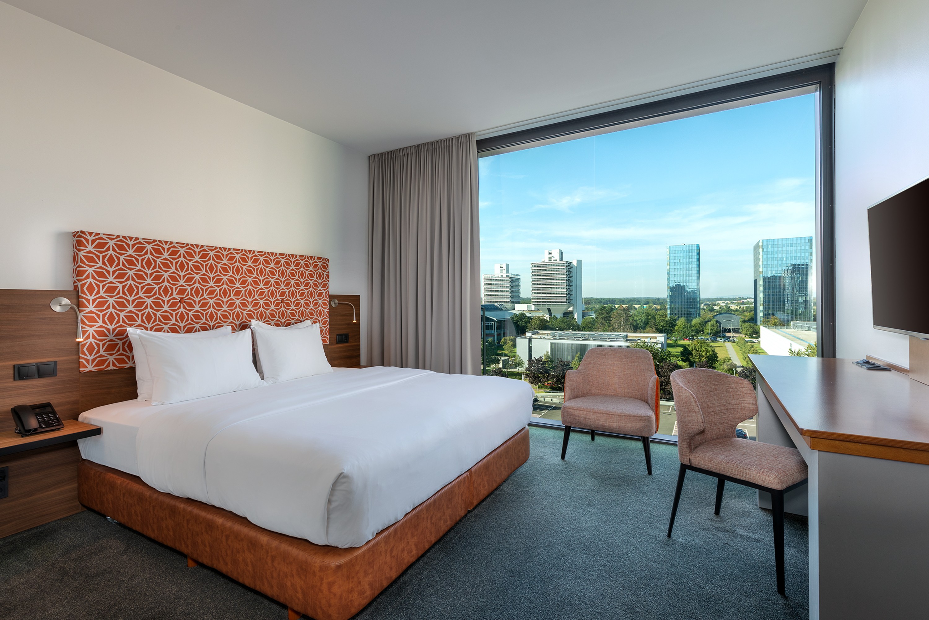 Guest room at the Wyndham Frankfurt Niederrad in Frankfurt am Main, Other than US/Canada