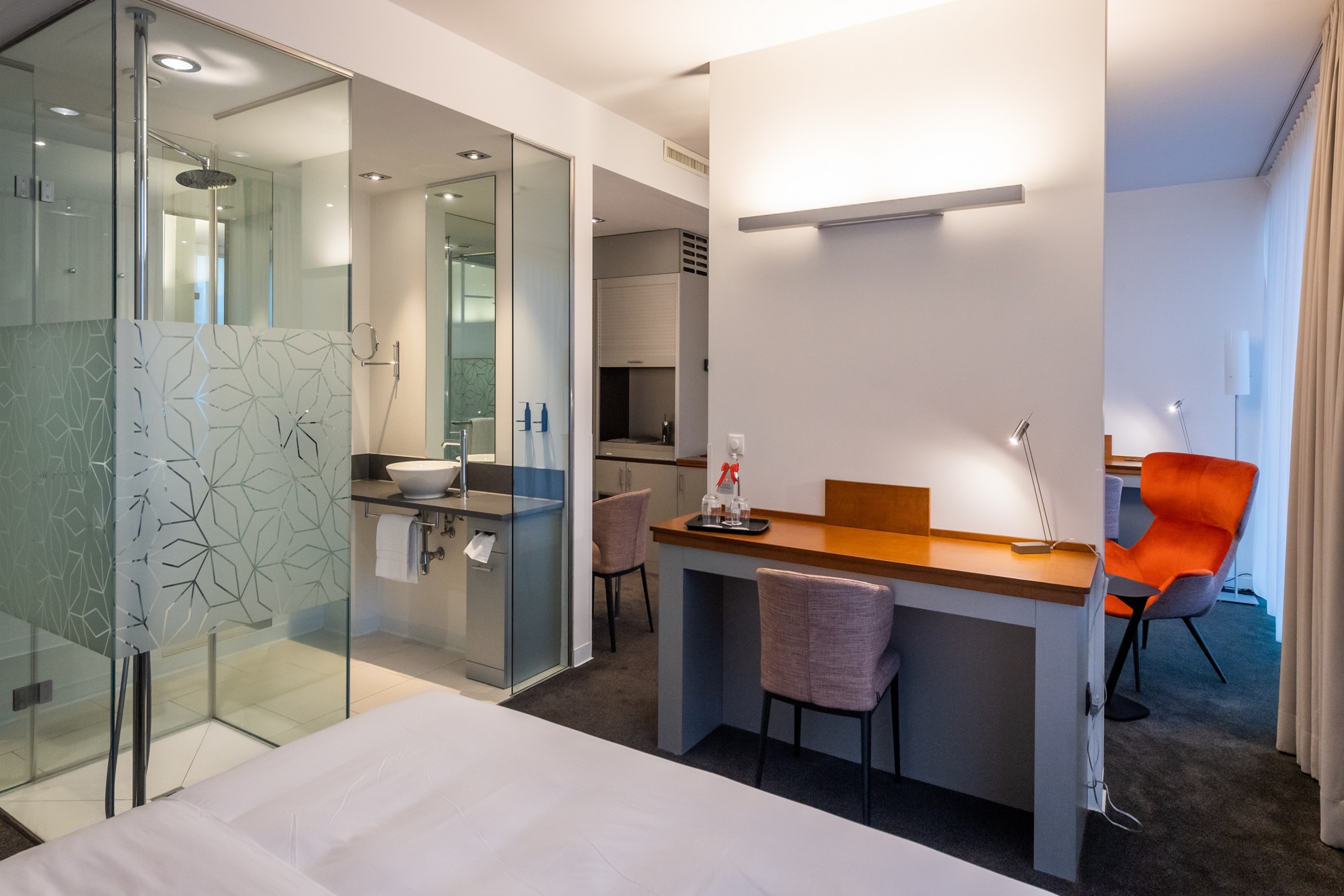Guest room at the Wyndham Frankfurt Niederrad in Frankfurt am Main, Other than US/Canada