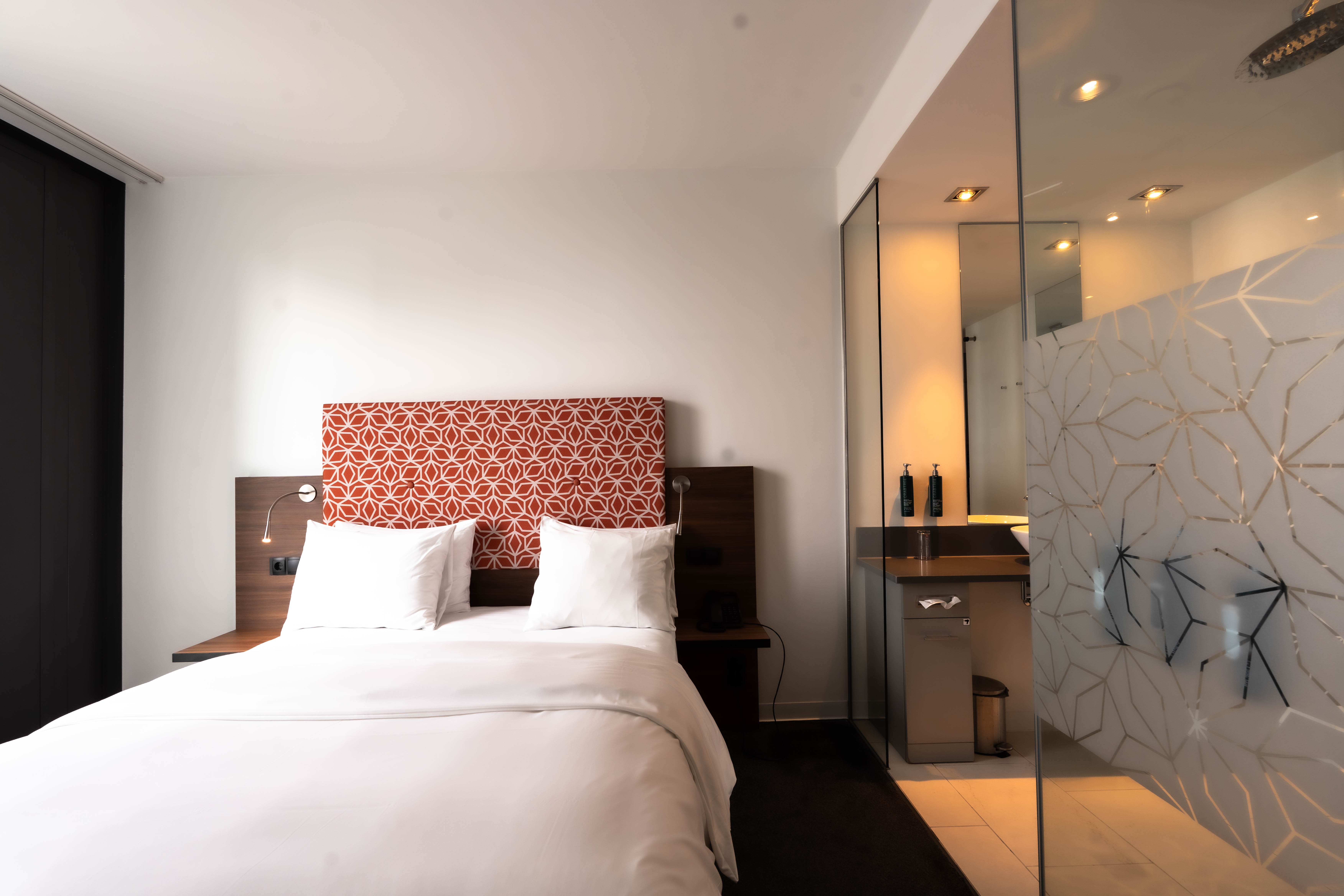 Guest room at the Wyndham Frankfurt Niederrad in Frankfurt am Main, Other than US/Canada