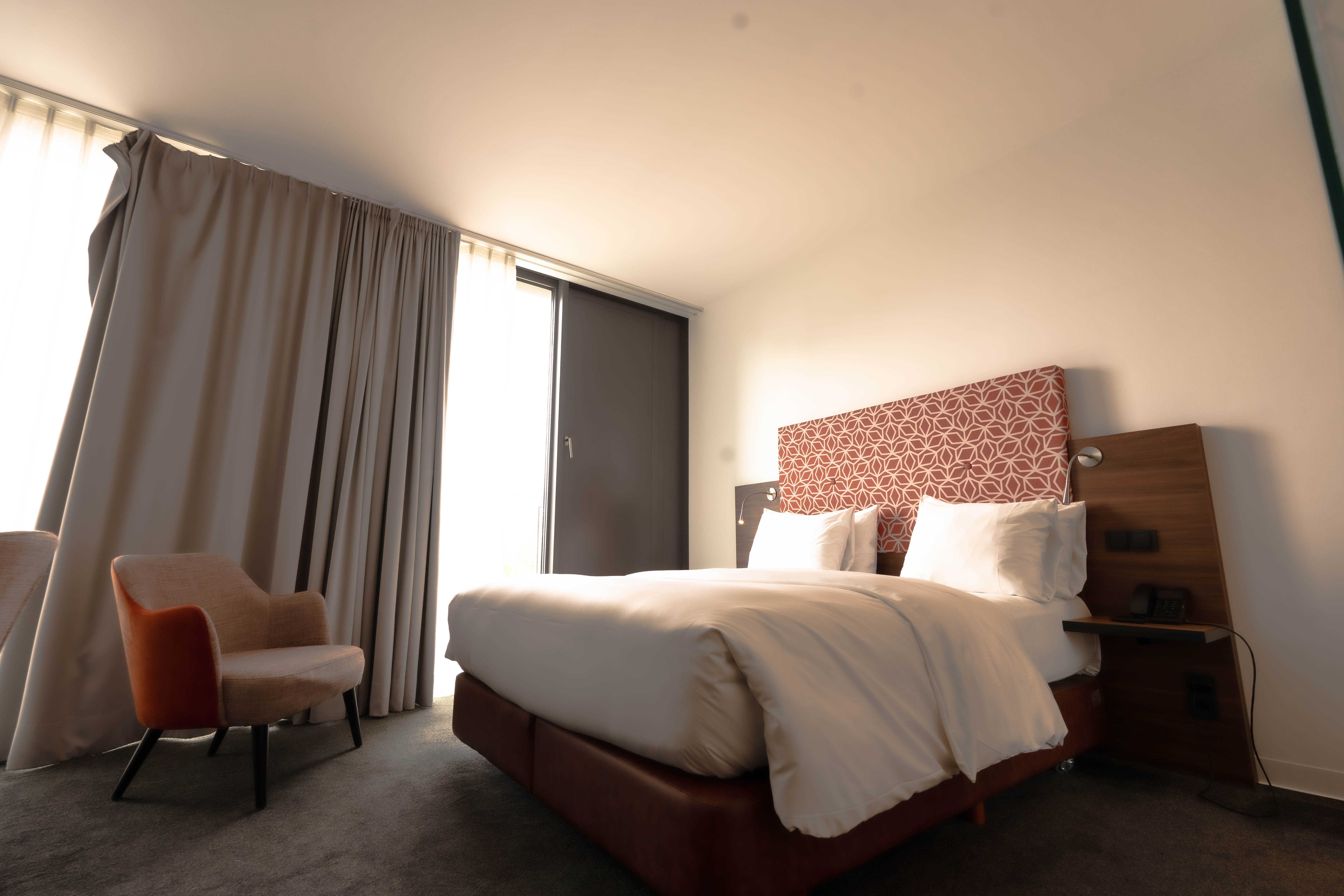 Guest room at the Wyndham Frankfurt Niederrad in Frankfurt am Main, Other than US/Canada