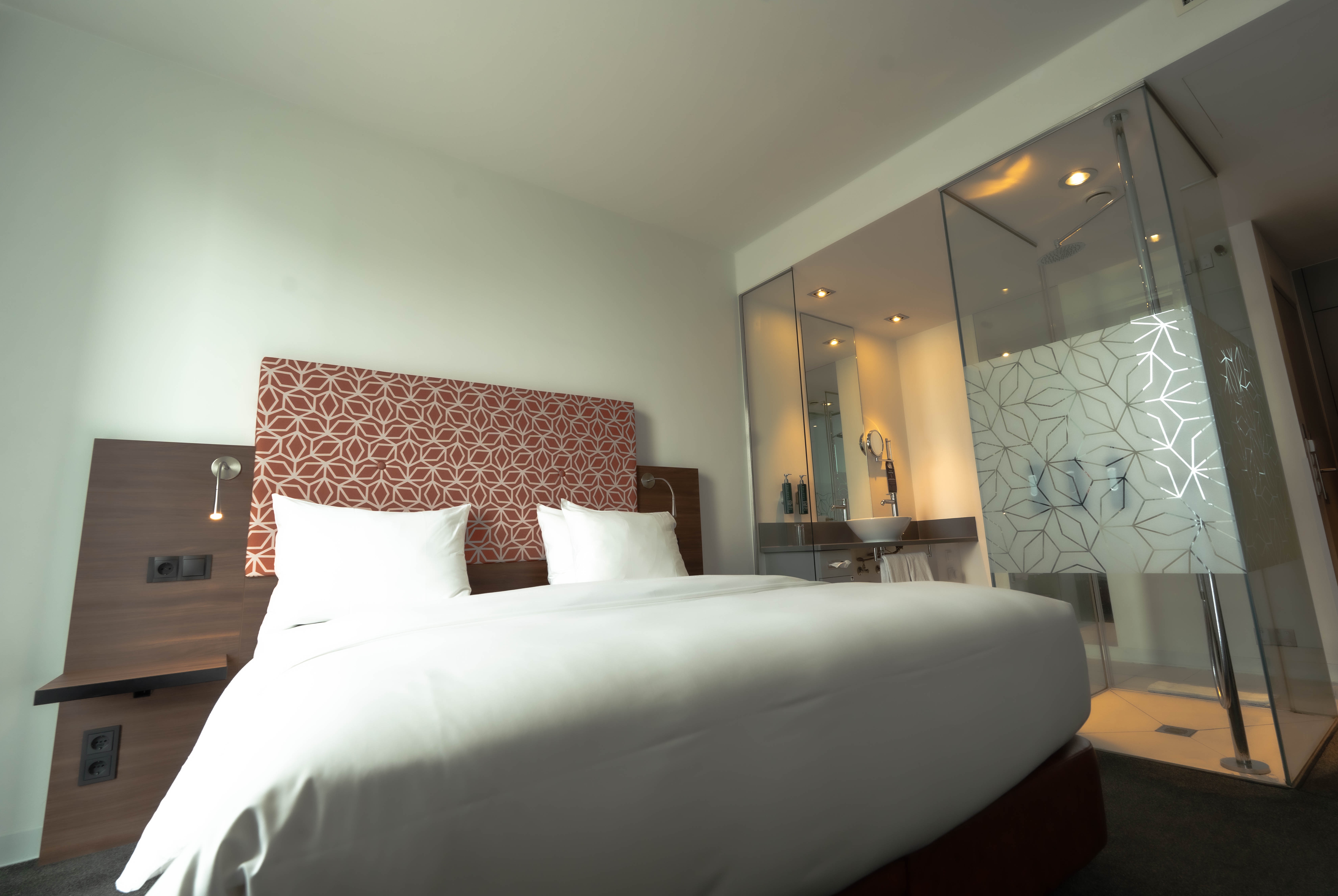 Guest room at the Wyndham Frankfurt Niederrad in Frankfurt am Main, Other than US/Canada