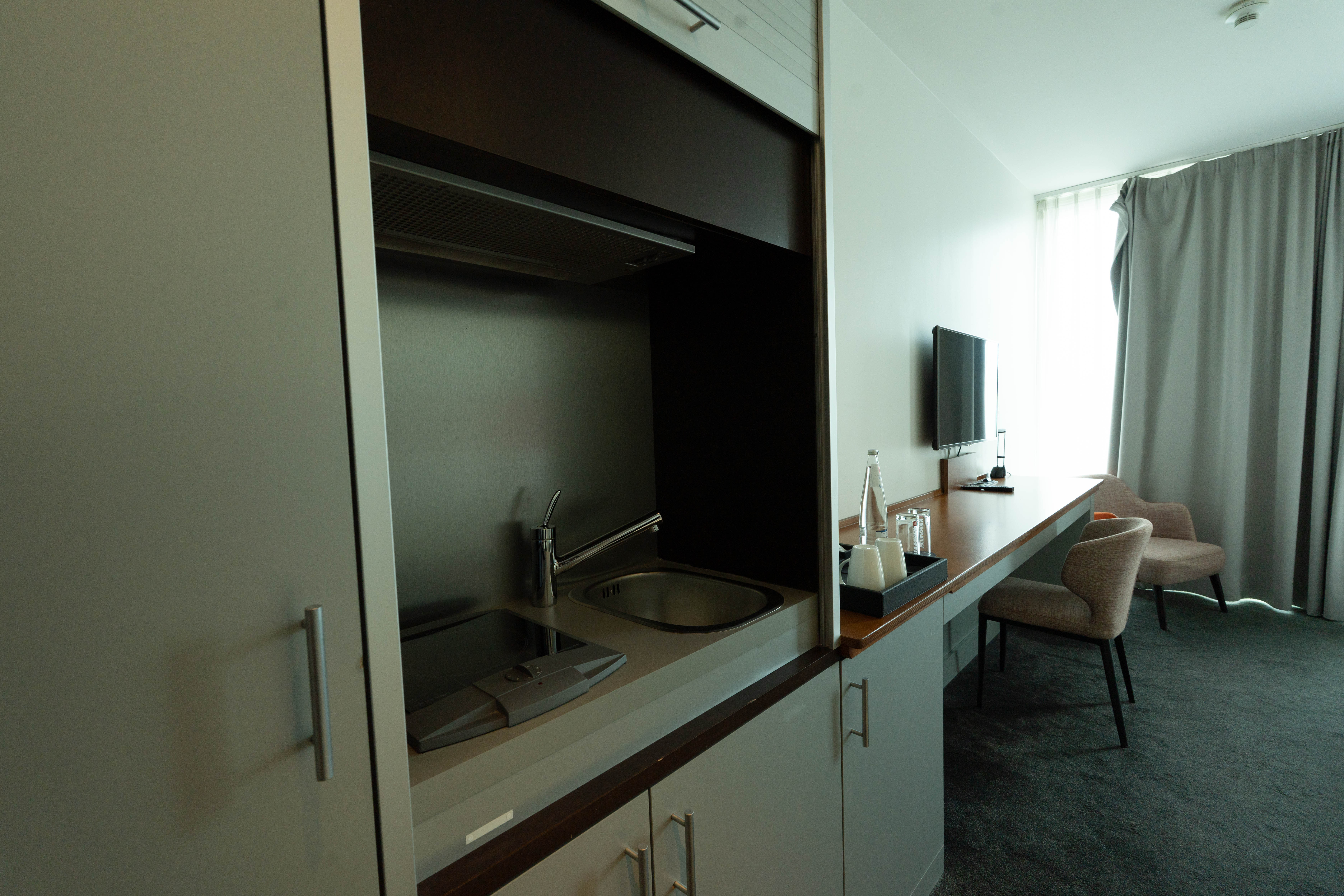 Guest room at the Wyndham Frankfurt Niederrad in Frankfurt am Main, Other than US/Canada