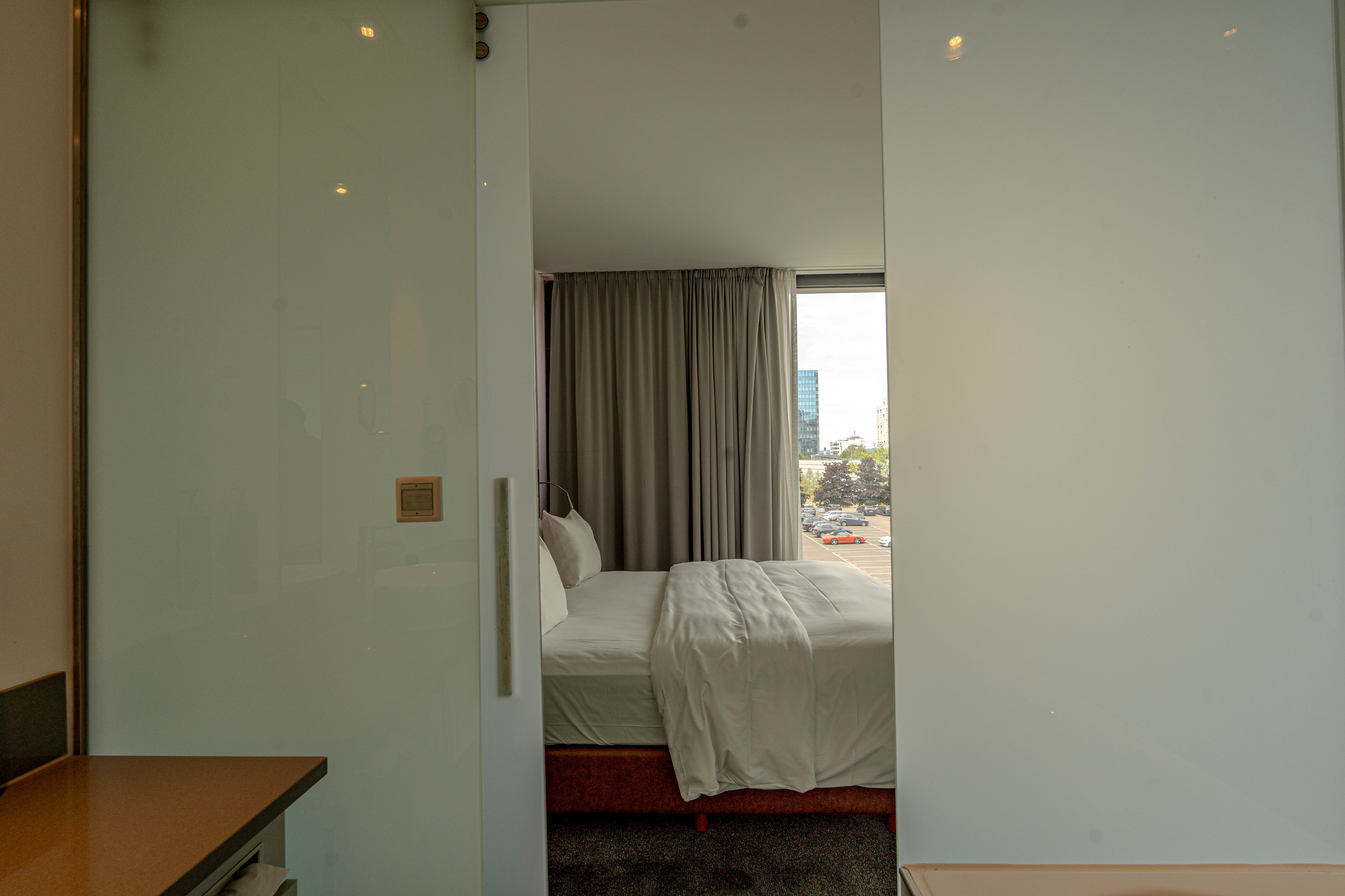 Guest room at the Wyndham Frankfurt Niederrad in Frankfurt am Main, Other than US/Canada
