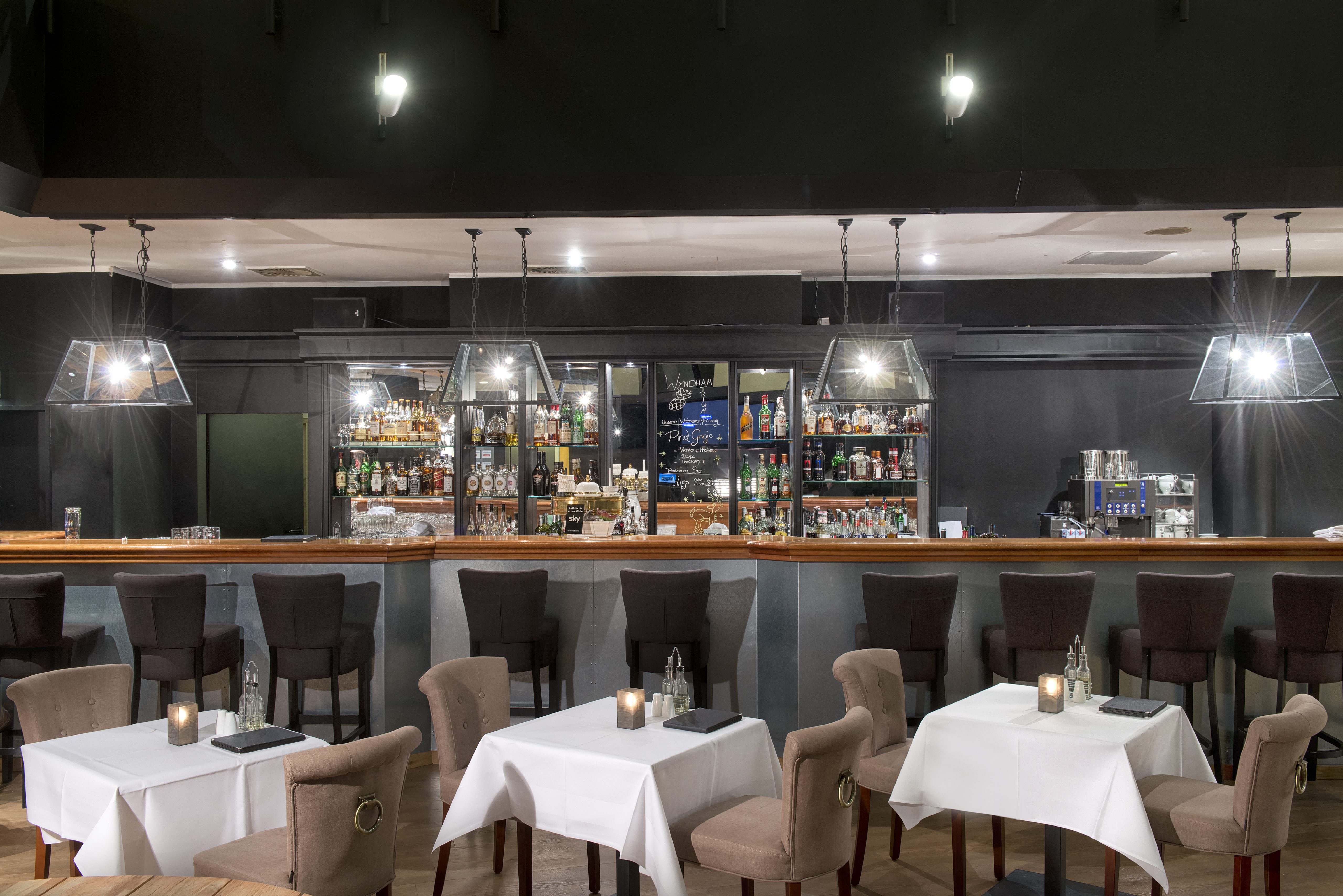 Restaurant bar at Wyndham Hannover Atrium in Hannover, Other than US/Canada