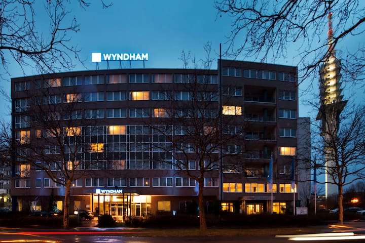 Exterior of Wyndham Hannover Atrium hotel in Hannover, Other than US/Canada