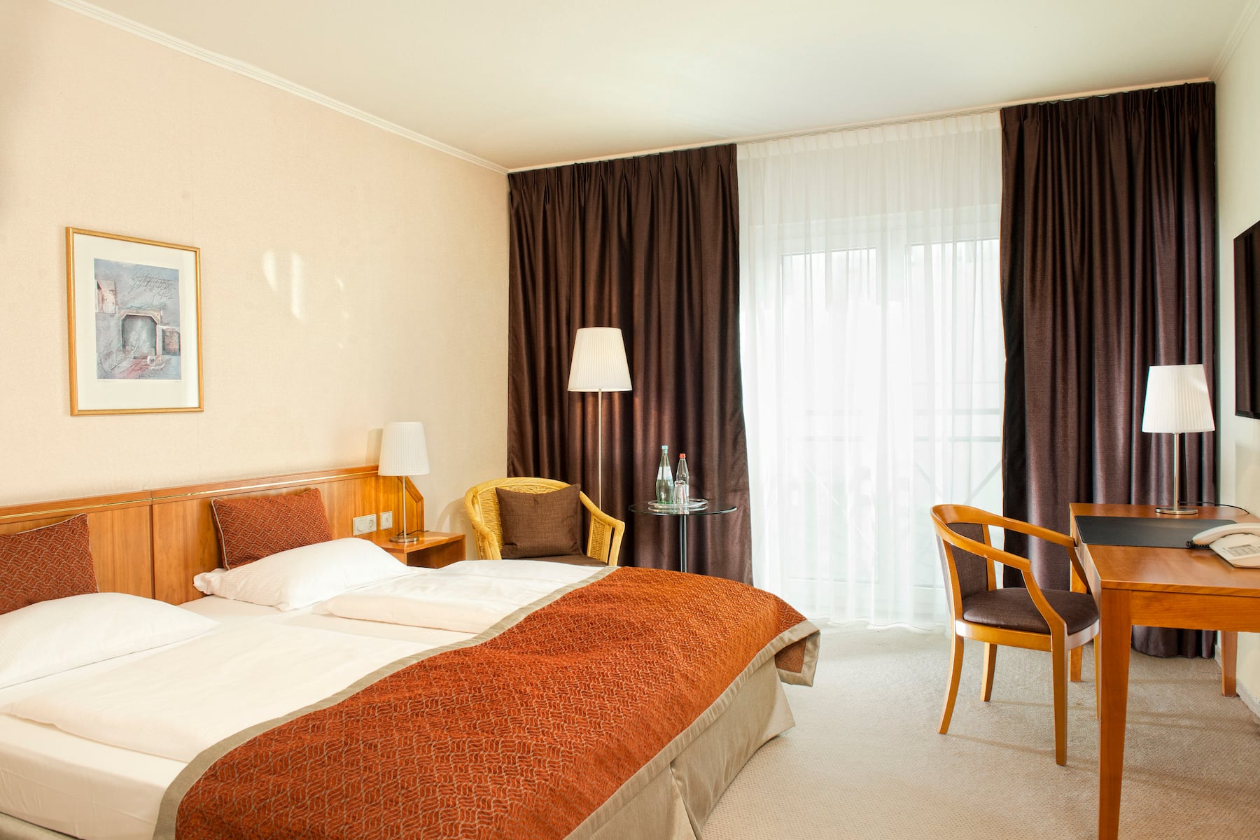 Guest room at the Wyndham Hannover Atrium in Hannover, Other than US/Canada