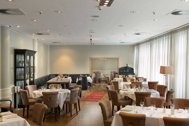 Wyndham Hannover Atrium restaurant in Hannover, Other than US/Canada