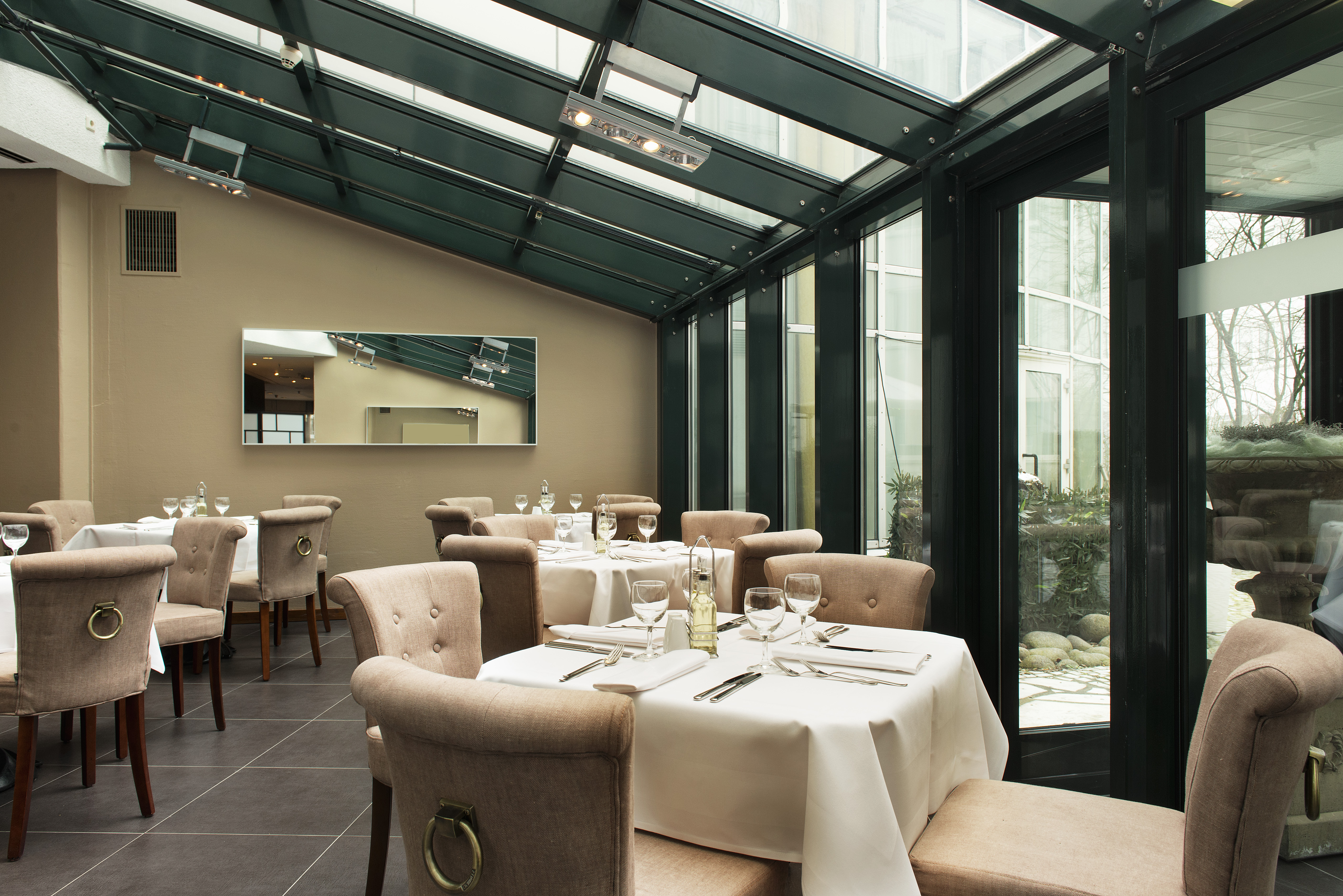 Wyndham Hannover Atrium restaurant in Hannover, Other than US/Canada