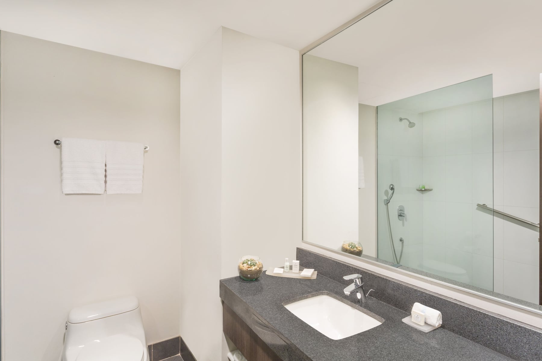 Guest room bath at the Wyndham Guayaquil Puerto Santa Ana in Guayaquil, Other than US/Canada