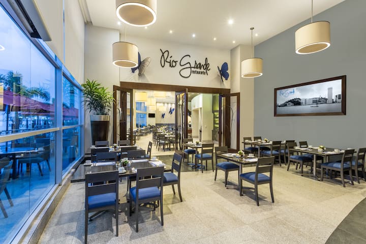 Free breakfast at Wyndham Guayaquil Puerto Santa Ana in Guayaquil, Other than US/Canada
