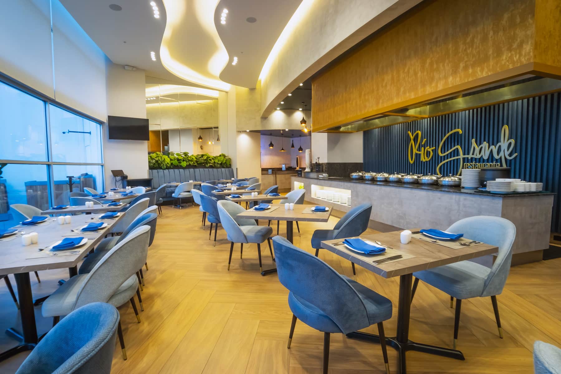 Wyndham Guayaquil Puerto Santa Ana restaurant in Guayaquil, Other than US/Canada