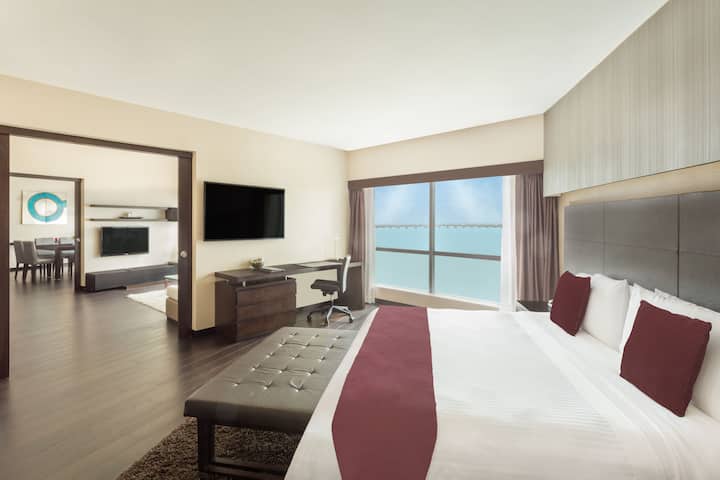 Wyndham Guayaquil Puerto Santa Ana suite in Guayaquil, Other than US/Canada