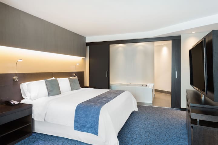 Wyndham Guayaquil Puerto Santa Ana suite in Guayaquil, Other than US/Canada