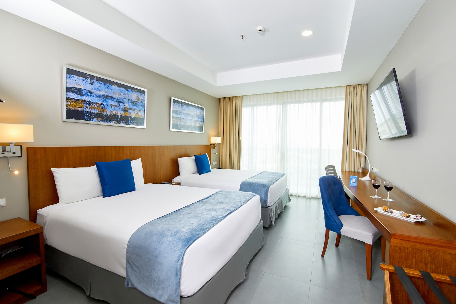 Guest room at the Wyndham Manta Sail Plaza Hotel and Convention Center in MANTA, Other than US/Canada