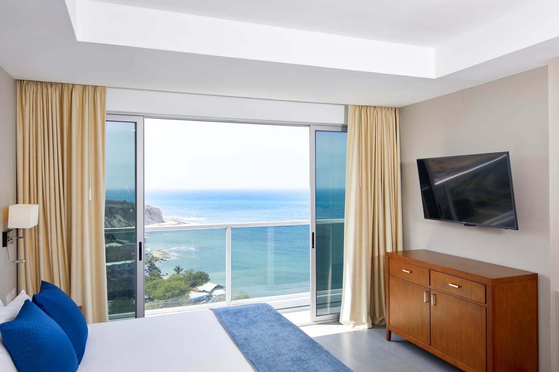 Guest room at the Wyndham Manta Sail Plaza Hotel and Convention Center in MANTA, Other than US/Canada