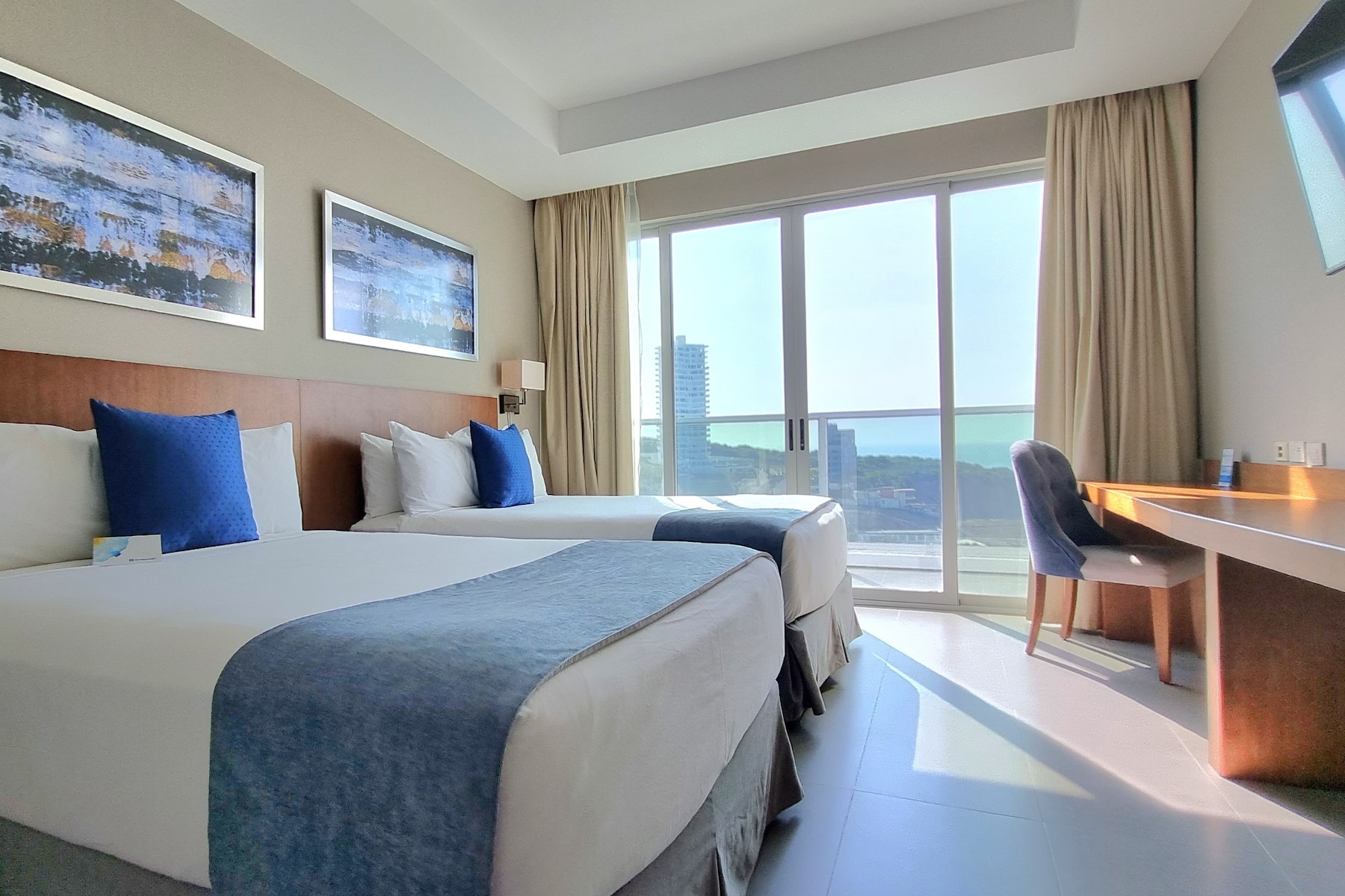 Guest room at the Wyndham Manta Sail Plaza Hotel and Convention Center in MANTA, Other than US/Canada