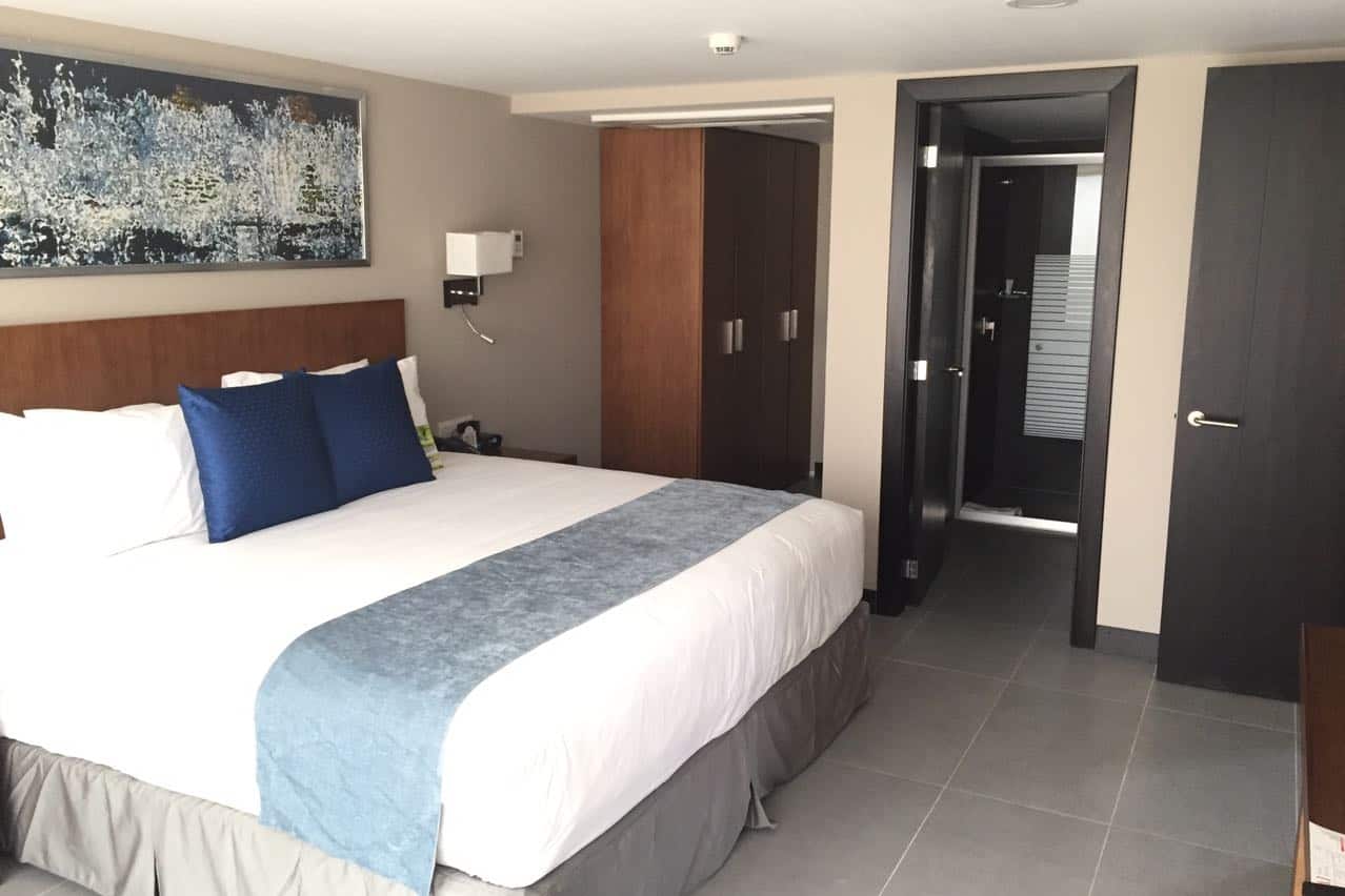 Guest room at the Wyndham Manta Sail Plaza Hotel and Convention Center in MANTA, Other than US/Canada