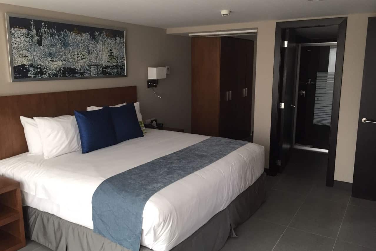 Guest room at the Wyndham Manta Sail Plaza Hotel and Convention Center in MANTA, Other than US/Canada