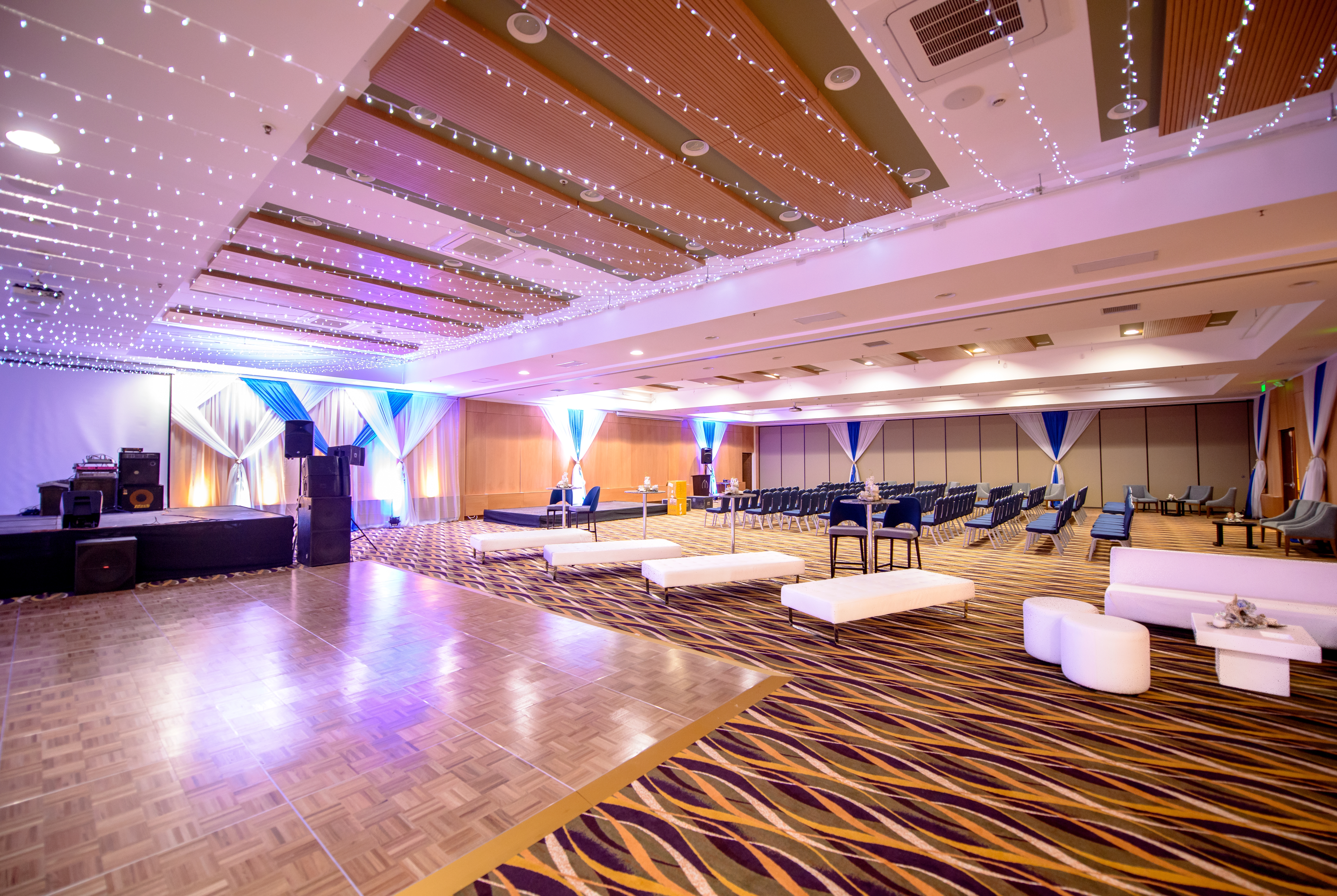 Wyndham Manta Sail Plaza Hotel And Convention Center Photo