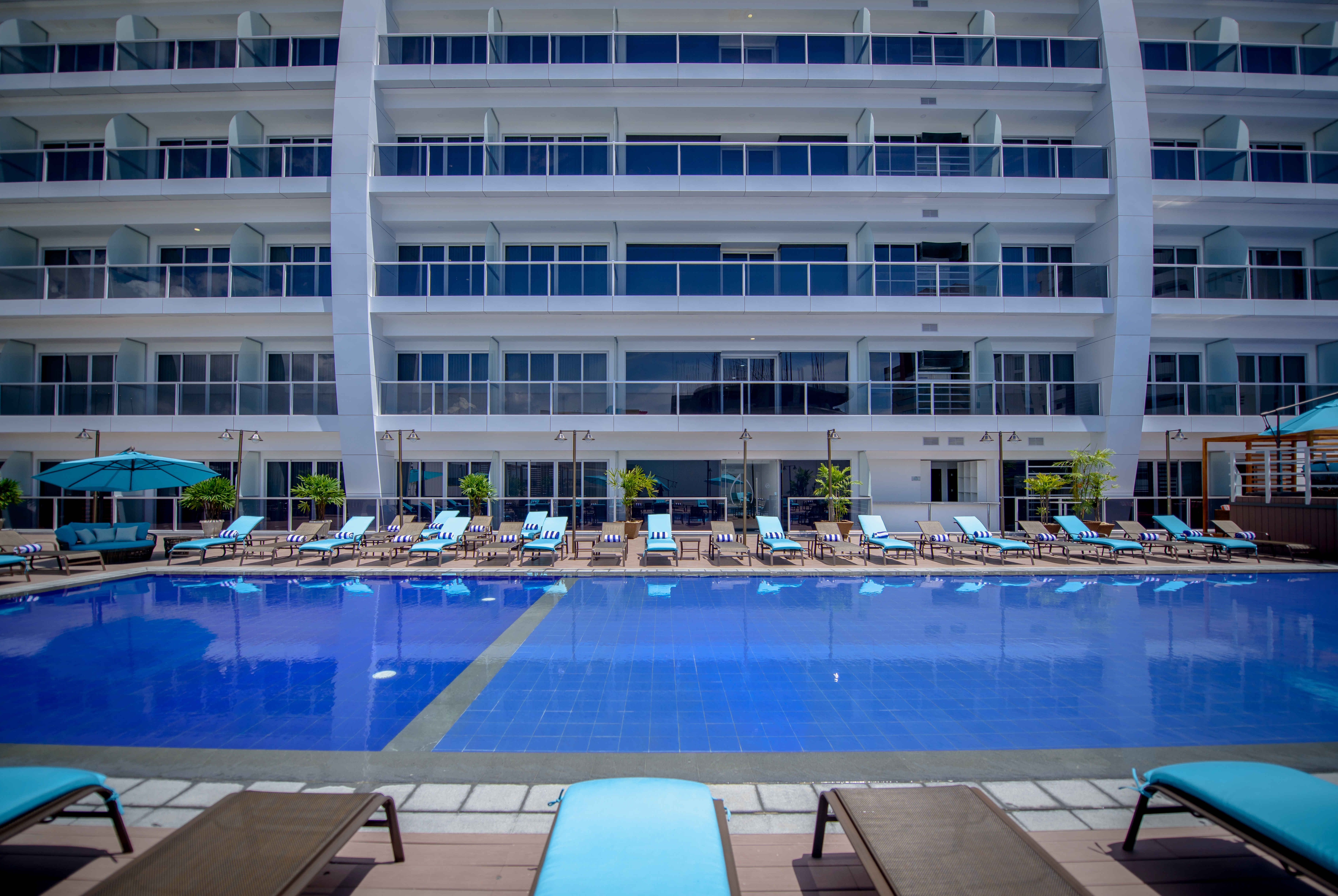 Pool daytime image at the Wyndham Manta Sail Plaza Hotel and Convention Center in MANTA, Other than US/Canada