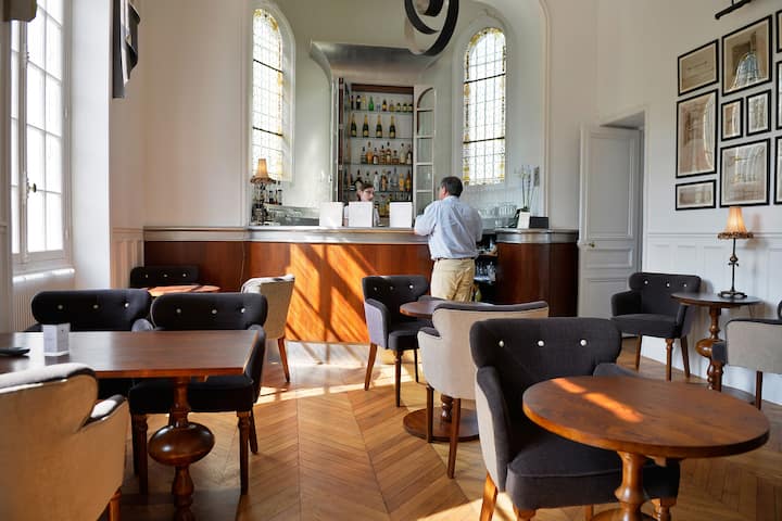 Wyndham Halcyon Resort La Souterraine bar and grill in La Souterraine, Other than US/Canada