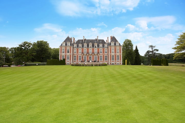 Exterior Day Image of Wyndham Halcyon Resort La Souterraine hotel in La Souterraine, Other than US/Canada