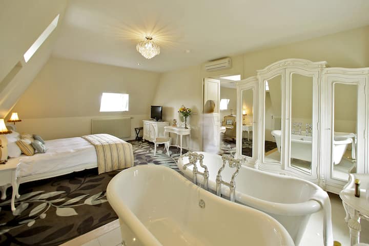 Guest room at the Wyndham Halcyon Resort La Souterraine in La Souterraine, Other than US/Canada