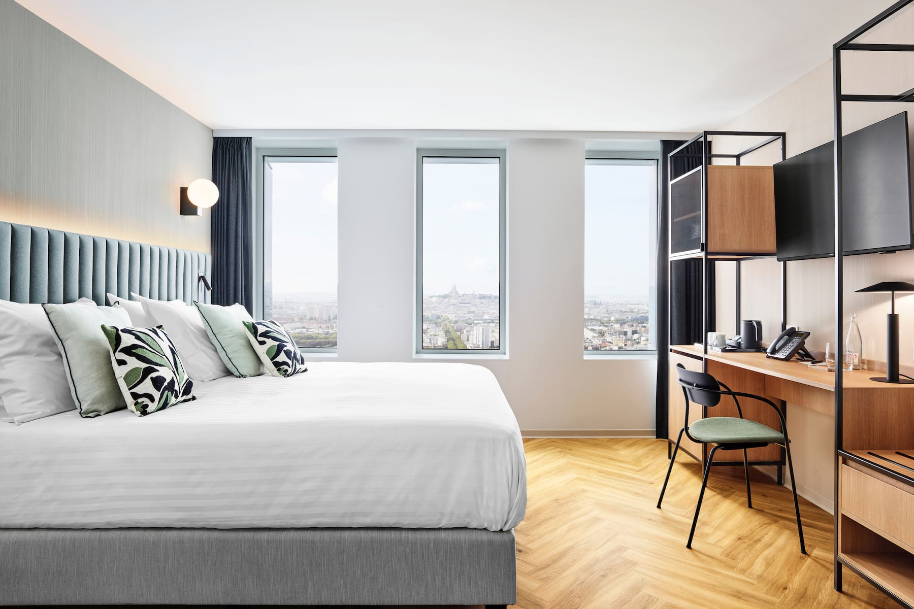 Guest room at the H4 Hotel Wyndham Paris Pleyel Resort in Paris, Other than US/Canada