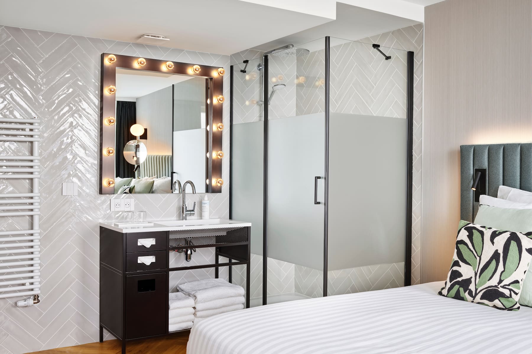 Guest room at the H4 Hotel Wyndham Paris Pleyel Resort in Paris, Other than US/Canada