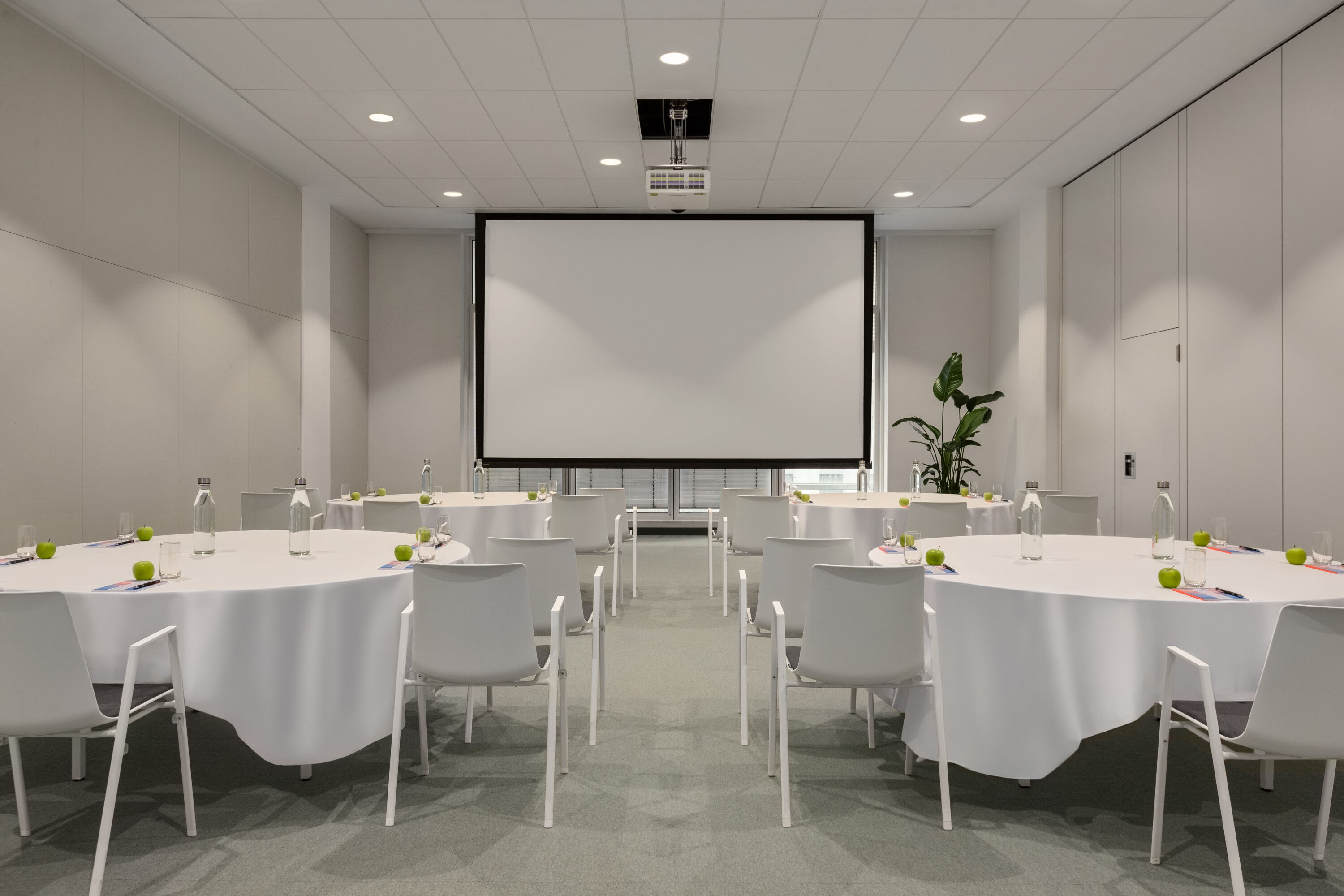 H4 Wyndham Paris Pleyel ballroom banquet rounds in Saint-Denis, Other than US/Canada