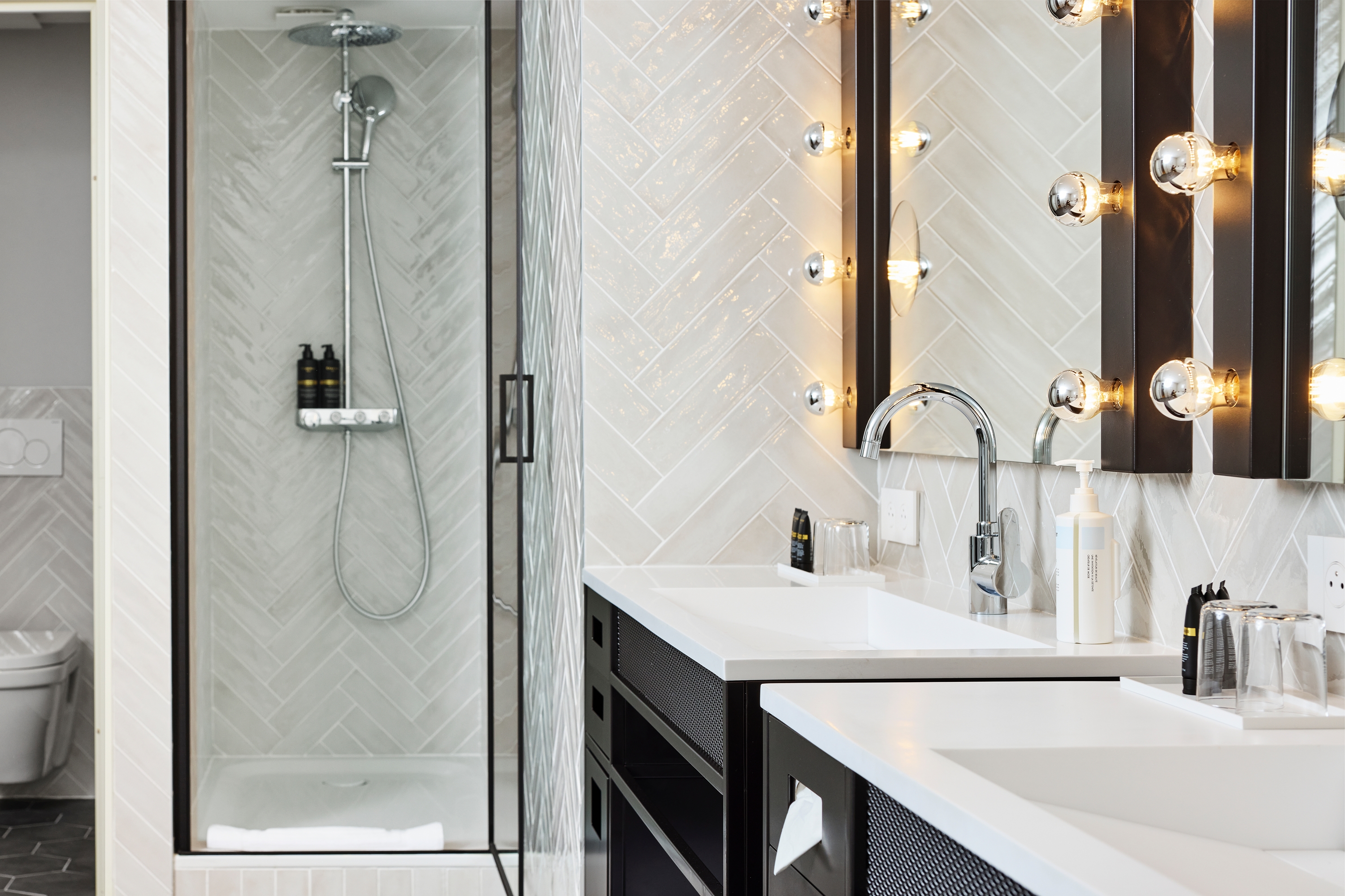 Guest room bath at the H4 Wyndham Paris Pleyel in Saint-Denis, Other than US/Canada