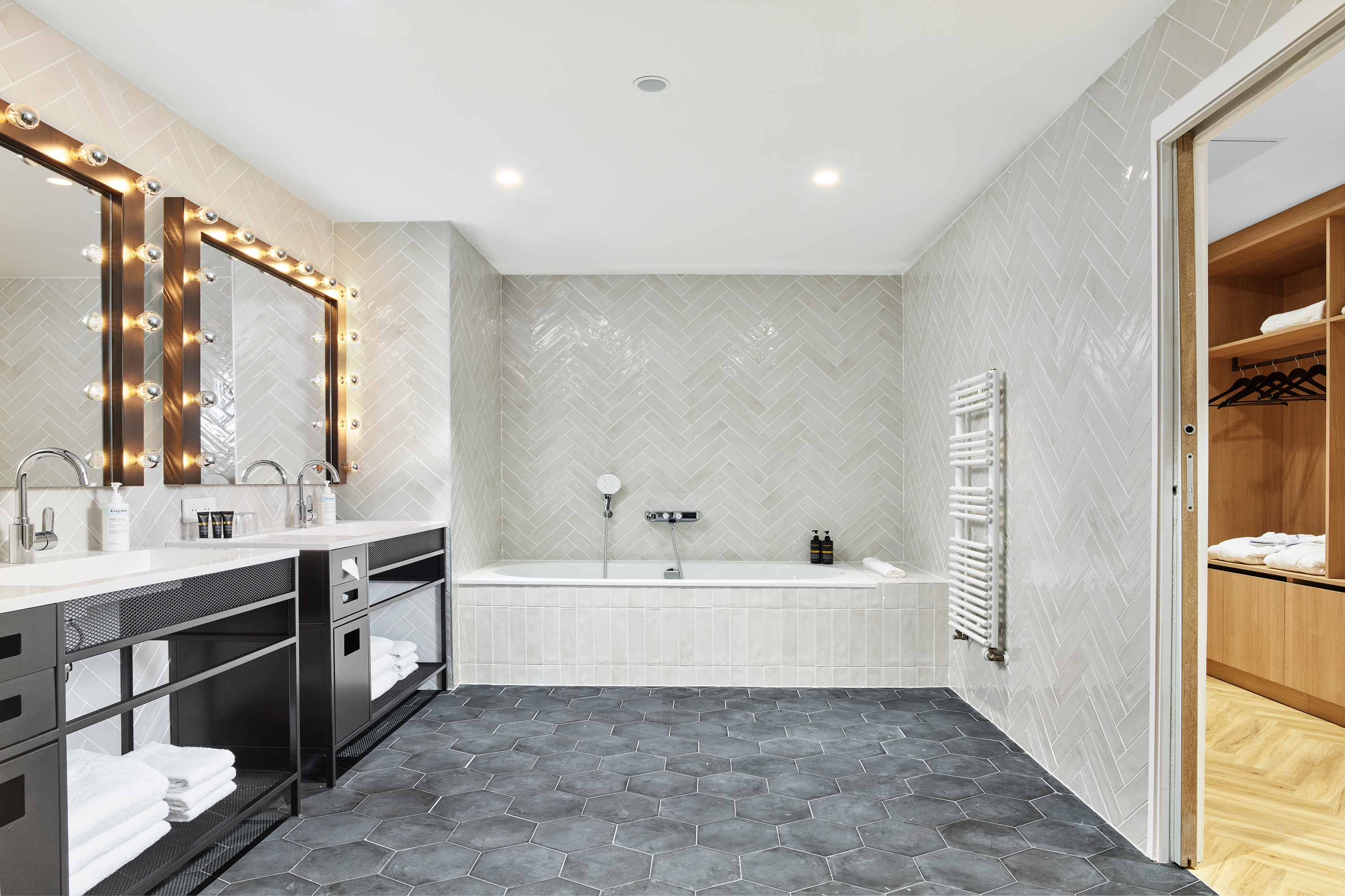 Guest room bath at the H4 Wyndham Paris Pleyel in Saint-Denis, Other than US/Canada