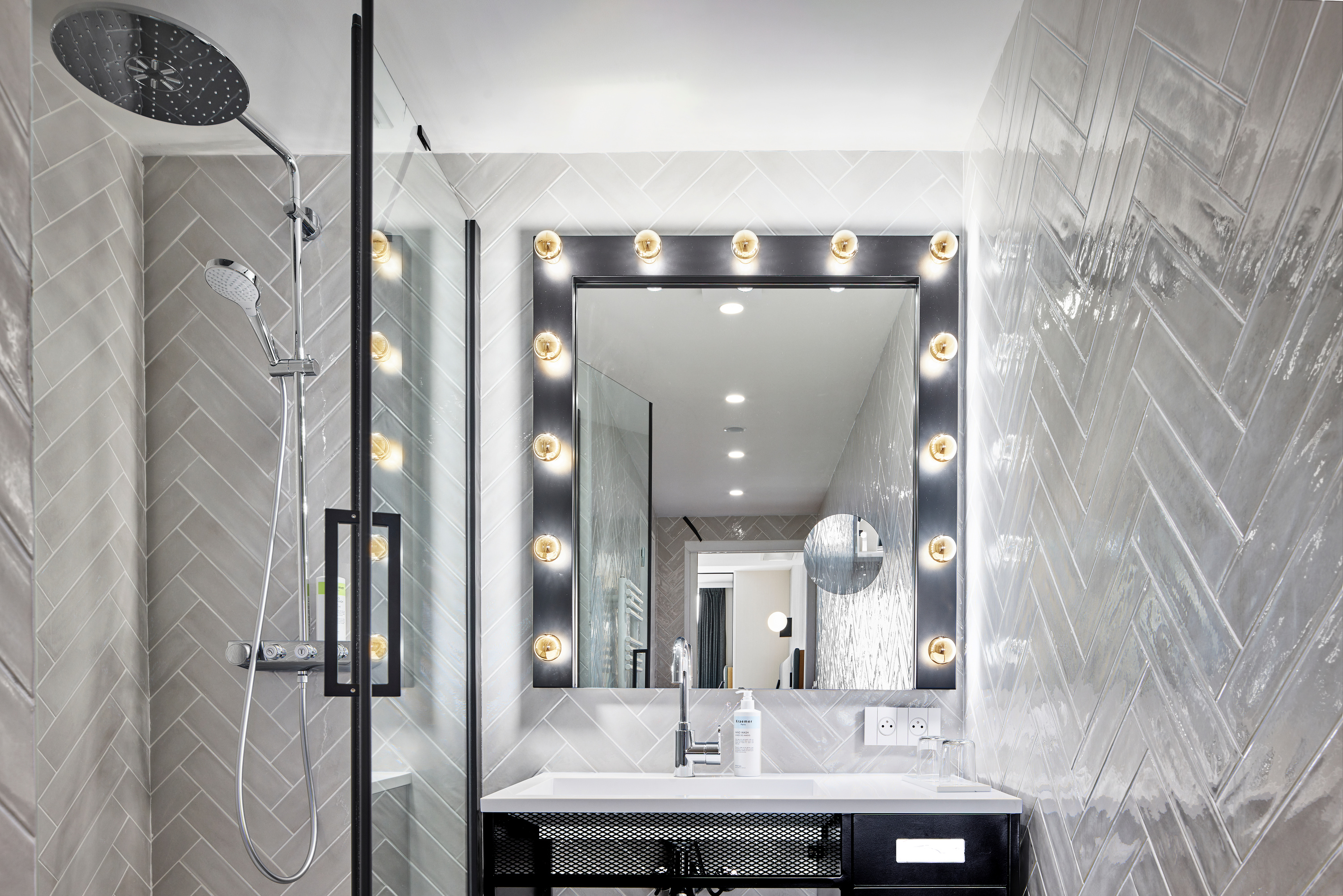 Guest room bath at the H4 Wyndham Paris Pleyel in Saint-Denis, Other than US/Canada