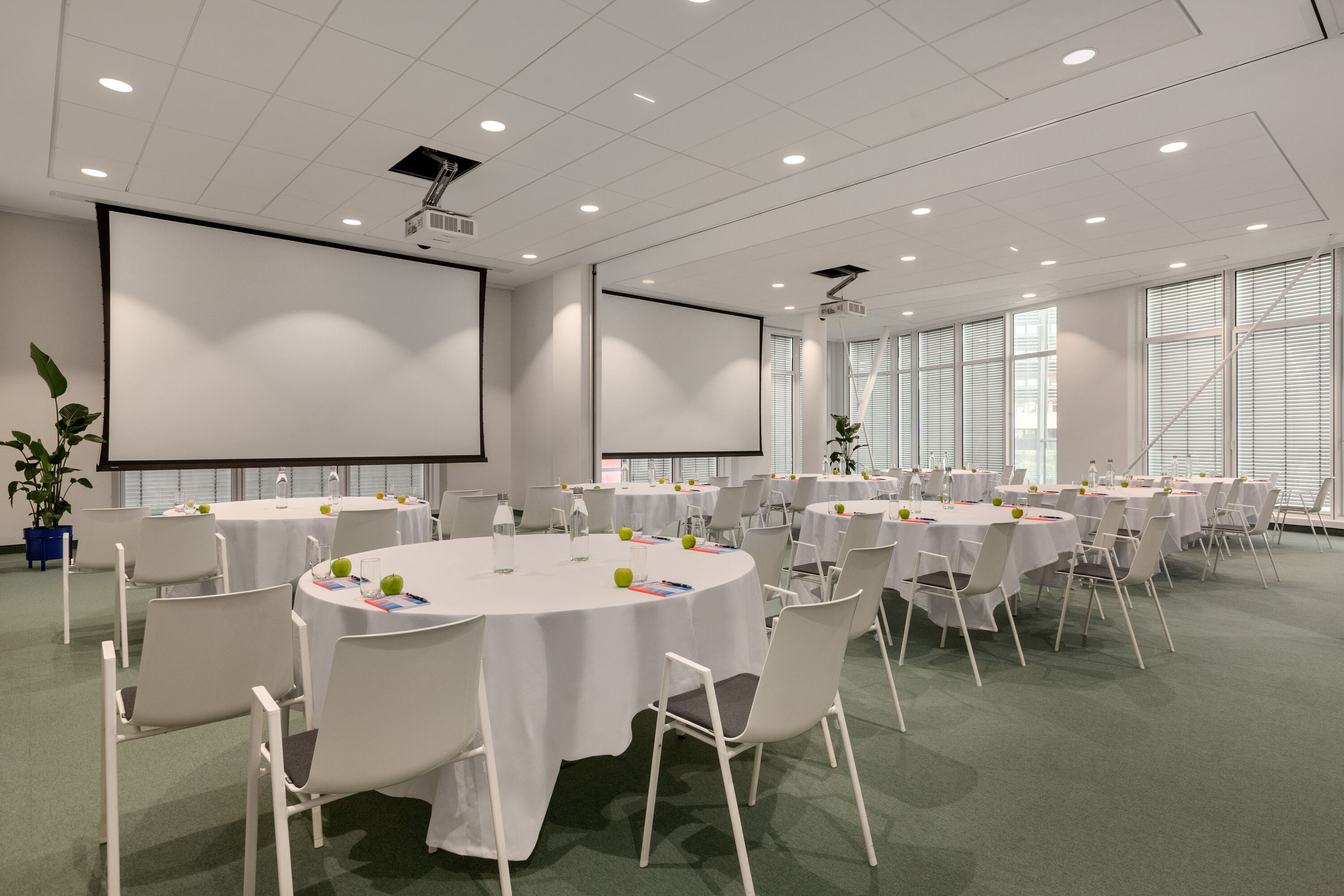 Meeting room at H4 Wyndham Paris Pleyel in Saint-Denis, Other than US/Canada