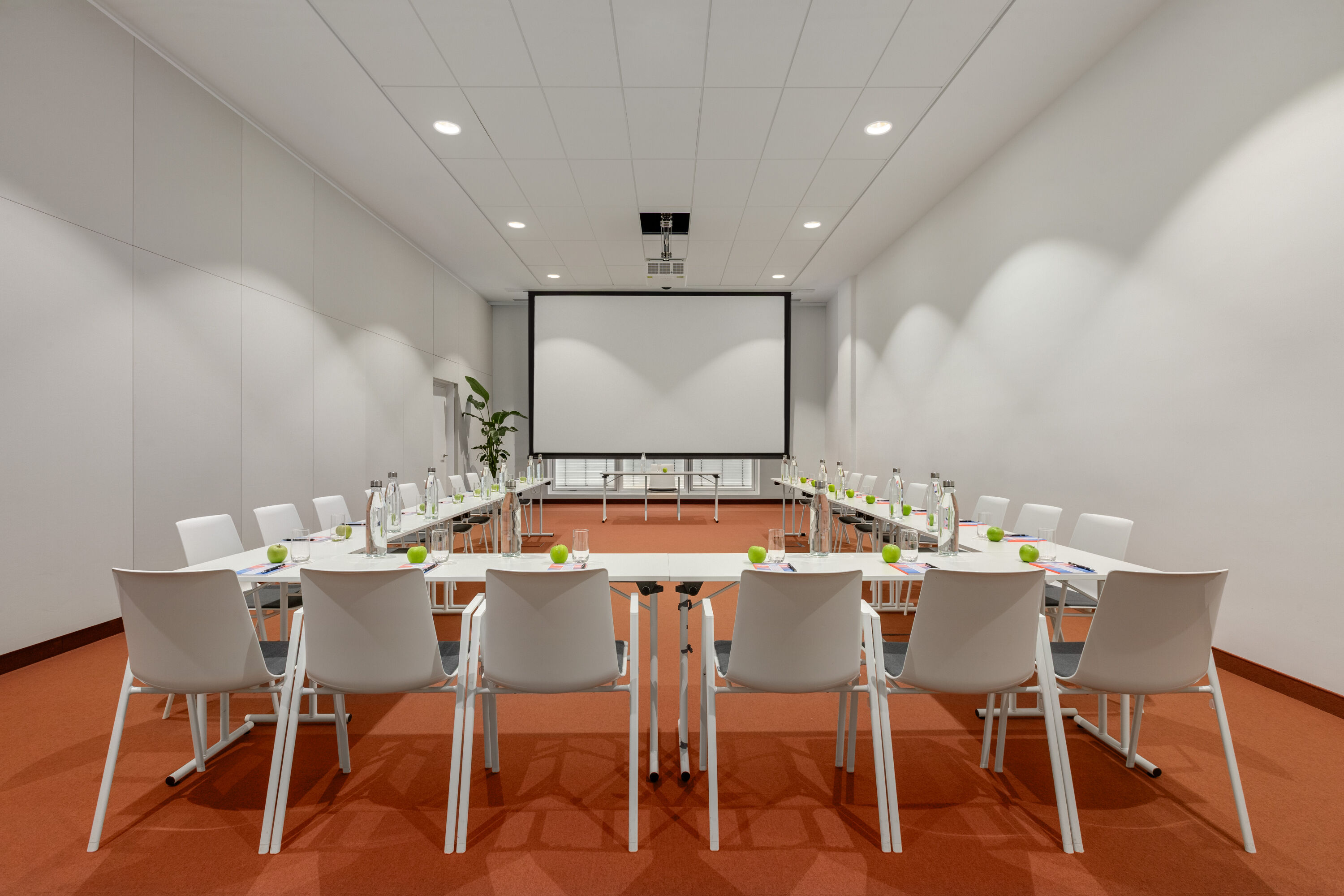 Meeting room at H4 Wyndham Paris Pleyel in Saint-Denis, Other than US/Canada